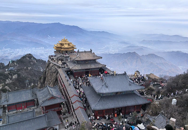 employees visit Laojun Mountain employees visit Laojun Mountain